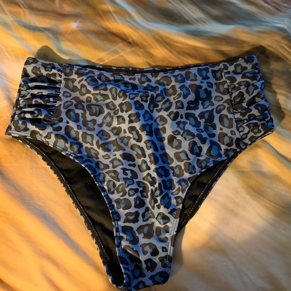 NWOT High waisted bathing suit bottom